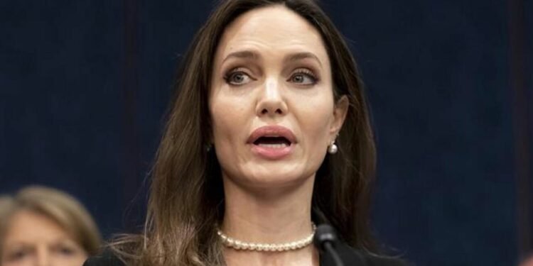 पाकिस्तान पुगेर जोलीले भनिन्ः मैले यस्तो कहिल्यै देखेकी थिइन्