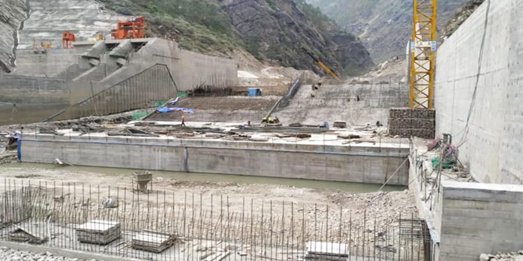 रसुवागढी जलविद्युत् आयोजनामा उपकरण जडान गरिँदै