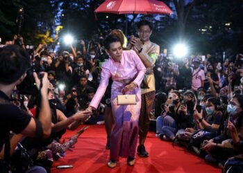 थाइ रानीको जस्तो पहिरन लगाएको अभियोगमा २ वर्ष जेल