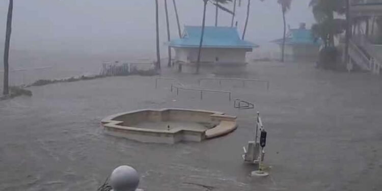 अमेरिकाको फ्लोरिडामा शक्तिशाली आँधी