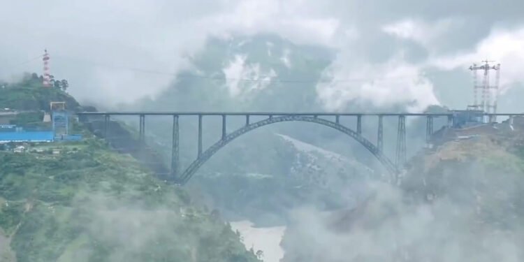 विश्वको सबैभन्दा अग्लो रेलवे पुलले कश्मीरी गाउँलेहरूलाई आशा दिएको छ