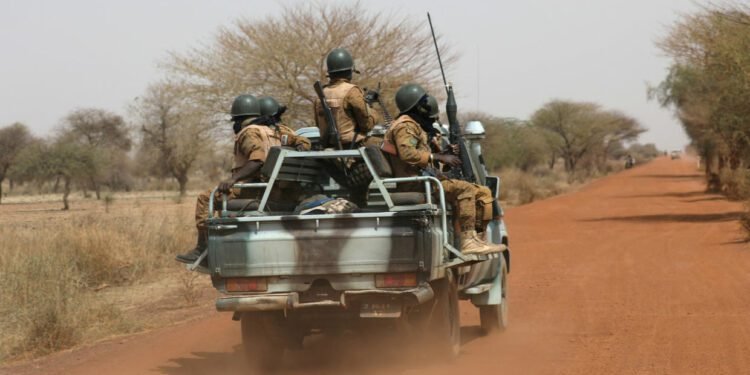 बुर्किना फासो आक्रमणः ११ सैनिकको मृत्यु, ५० सर्वसाधारण बेपत्ता