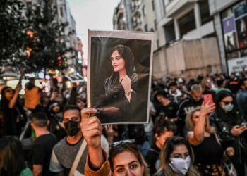 इरानमा हिजाबविरोधी प्रदर्शन चर्कियो, ५० जनाको मृत्यु