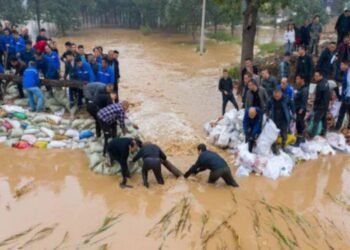 खानीमा बाढी पस्दा चीनमा चौध जनाको मृत्यु