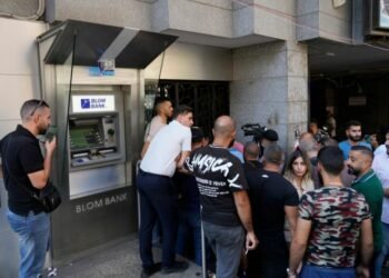 धमाधम बैंकहरु ‘लुटिए’ पछि लेबनानका सबै बैंकहरू अनिश्चितकालका लागि बन्द