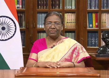 महारानी एलिजाबेथको अन्त्येष्टिमा भाग लिन राष्ट्रपति मुर्मु लन्डनमा