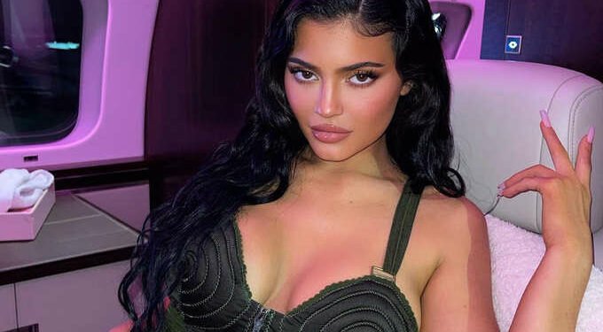 काइली बनिन् इन्स्टाग्राममा सबैभन्दा धेरै फलो हुने तेस्रो व्यक्ति