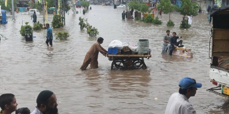 पाकिस्तानमा चौबीस घन्टायता बर्षा र बाढीबाट ५४ जनाको मृत्यु