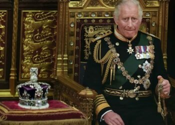 जब राजा घोषणा गर्ने समारोहमा चार्ल्स तृतीय ‘रिसाए’