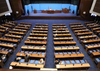 कार्यकाल सकिएपनि सरकारी सम्पतिमाथिको सांसदको रजाँई अझै सकिएन