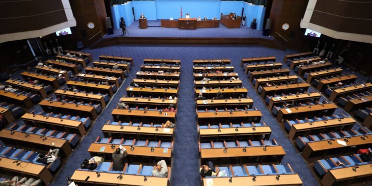 कार्यकाल सकिएपनि सरकारी सम्पतिमाथिको सांसदको रजाँई अझै सकिएन