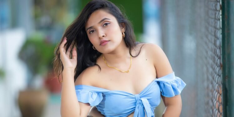 मोडलिङमा चर्चा बटुल्दै सुजाता पाण्डे