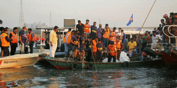 तीर्थयात्री बोकेको डुंगा दुर्घटना हुँदा २४ जनाको मृत्यु
