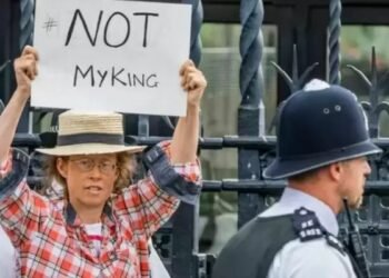 के बेलायतमा राजा र रानीको विरोध गर्न पाइन्छ ?