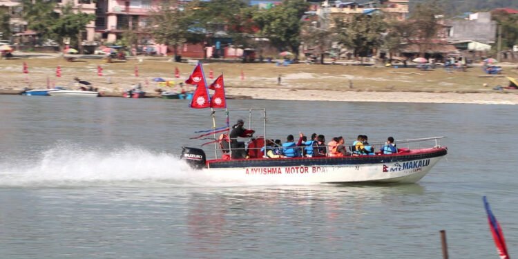 नारायणी नदीमा सञ्चालन हुन थाले मोटरबोट