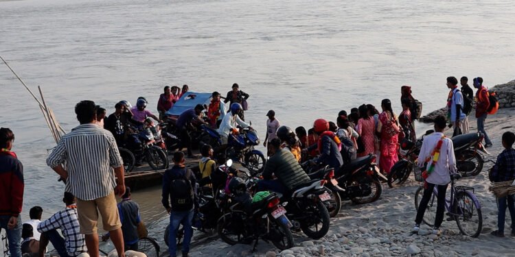 कर्णाली तर्न अझै पनि डुंगाकै भर