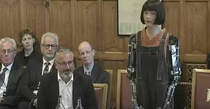 बेलायती संसदमा महिला रोबोटको सम्बोधन