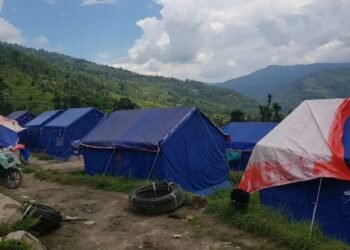 उम्मेदवारलाई बाढी पीडितको प्रश्न: काम नगर्नेलाई किन भोट दिने ?