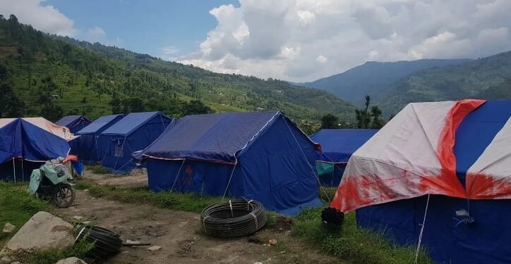 उम्मेदवारलाई बाढी पीडितको प्रश्न: काम नगर्नेलाई किन भोट दिने ?