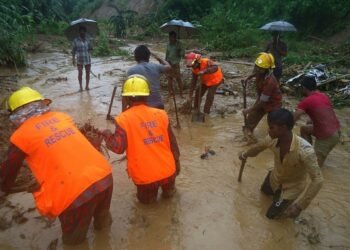 आँधीबाट बङ्गलादेशमा २८ जनाको मृत्यु, लाखौँ प्रभावित