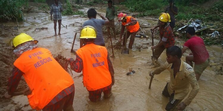 आँधीबाट बङ्गलादेशमा २८ जनाको मृत्यु, लाखौँ प्रभावित