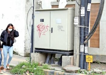 सडकपेटीमा राखिएका विद्युतका क्याबिनेट हटाइने