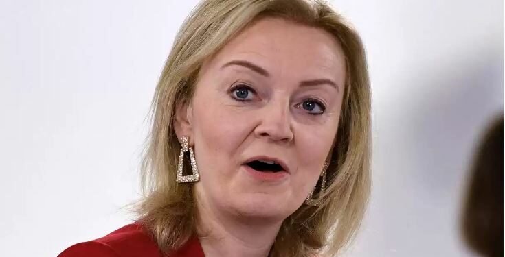 बेलायती प्रधानमन्त्री लिज ट्रसको कुर्सी खतरामा !