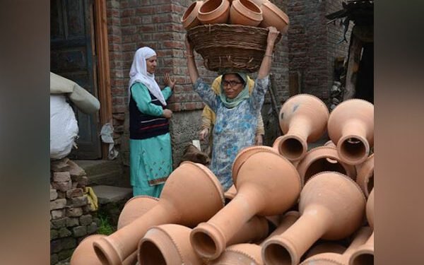 भारत सरकारले जम्मु कश्मिरमा परम्परागत माटोको भाँडा उद्योग पुनर्जीवित गर्न कदम चाल्ने