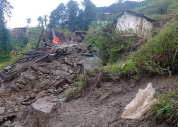 शव जलाउँदा–जलाउँदै पहिरोले बगायो मलामी