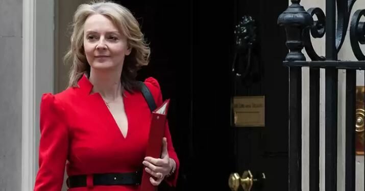 कन्जरभेटिभ सांसदहरुले मागे प्रधानमन्त्री ट्रसको राजीनामा