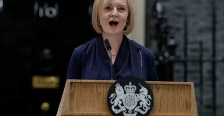 संसद्लाई सम्बोधन गर्दै बेलायती प्रधानमन्त्री ट्रस