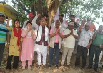 आगामी निर्वाचनः उम्मेदवार भोट माग्दै खेतबारीमा