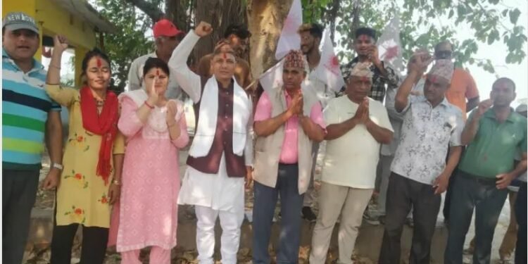 आगामी निर्वाचनः उम्मेदवार भोट माग्दै खेतबारीमा