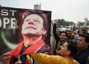 इमरान खानका समर्थक इस्लामाबादको सडकमा, ट्राफिक व्यवस्था अस्तव्यस्त