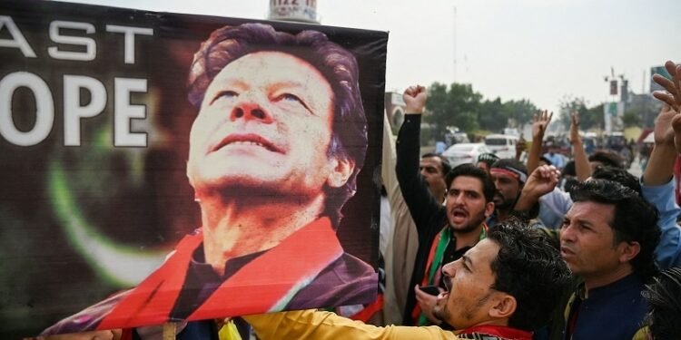 इमरान खानका समर्थक इस्लामाबादको सडकमा, ट्राफिक व्यवस्था अस्तव्यस्त