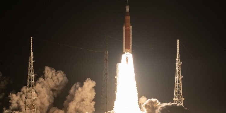 चन्द्रमा अन्वेषणको नयाँ युगः नासाको आर्टिमिस-१ को सफल प्रक्षेपण