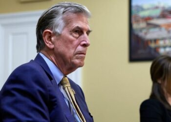 चिनियाँ दूतावाससँग लुकाएर काम गरेपछि प्रजातान्त्रिक कर्मचारीलाई बर्खास्त गरियो