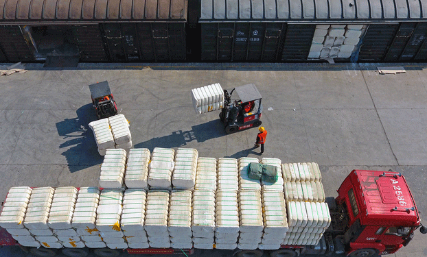 सिनजियाङबाट जबर्जस्ती श्रम आयात गरेको भन्दै बेलायत सरकार विरुद्ध मुद्धा दायर