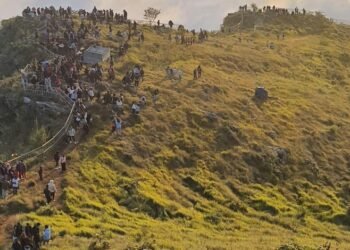 मानुङकोटमा रातिदेखि नै पर्यटकको चहलपहल