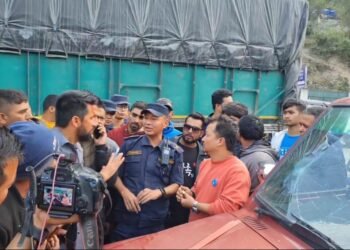 रबि लामिछानेको प्रचारमा रहेको गाडीमा तोडफोड