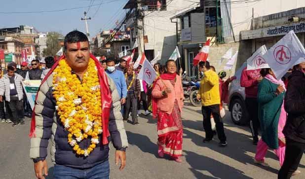 नवराज सिलवालको क्षेत्रका एमाले नेता बालमुकुन्द कांग्रेसमा भित्रिए