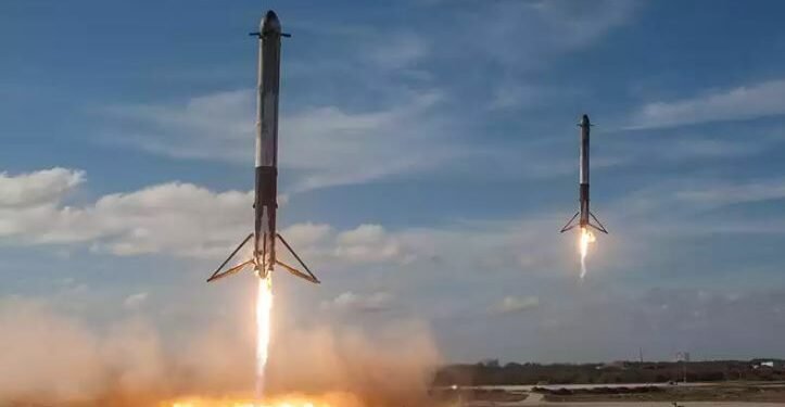 स्पेसएक्सले लन्च गर्यो विश्वकै शक्तिशाली रकेट