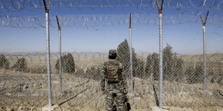 अफगानिस्तानको सीमा पारिबाट गोली चल्दा तीन पाकिस्तानी सैनिक घाइते