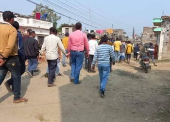 मौन अवधिमा आचारसंहिताविपरीत किसान र सोनलको घरदैलो