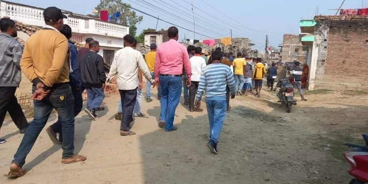 मौन अवधिमा आचारसंहिताविपरीत किसान र सोनलको घरदैलो