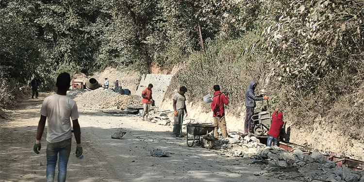 मजदुरलाई कामकै पिरलो, छोएन चुनावले