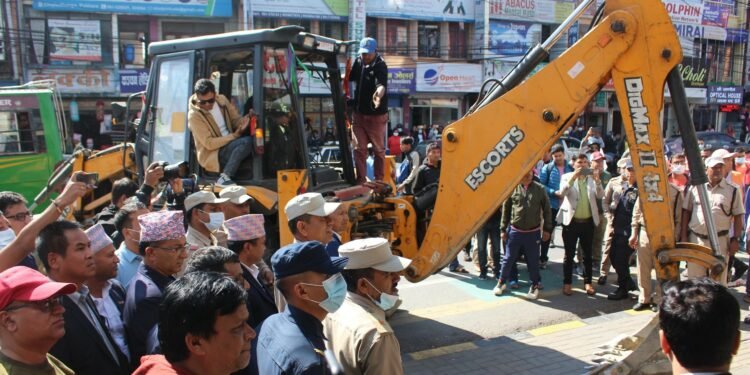 पोखरा महानगरले थाल्यो भूमिगत पार्किङ खाली गर्ने अभियान