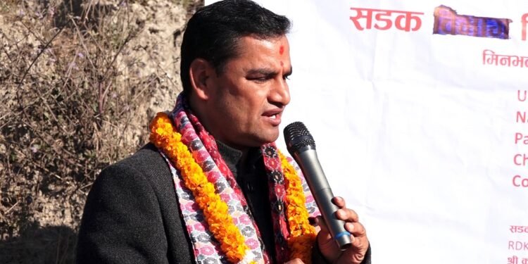 राजनीतिले धेरै विश्वास गुमाइसक्योः प्रदीप पौडेल