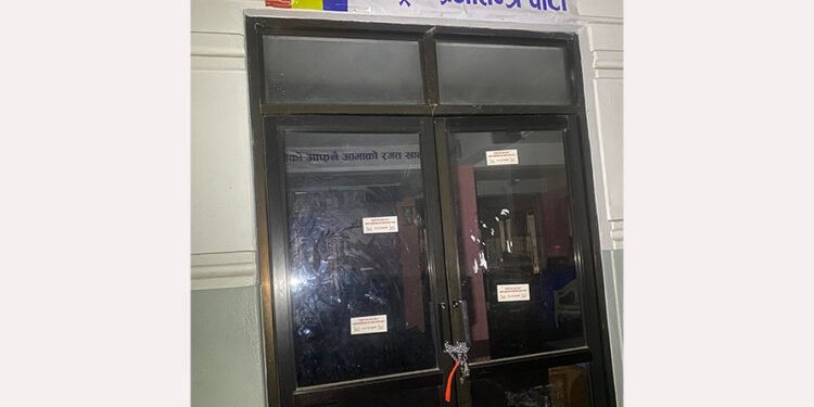 कास्कीबाट समानुपातिक सांसद नपरेको भन्दै तालाबन्दी