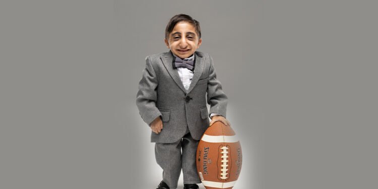 २० वर्षीय इरानी पुरुष बने विश्वकै सबैभन्दा होचो व्यक्ति